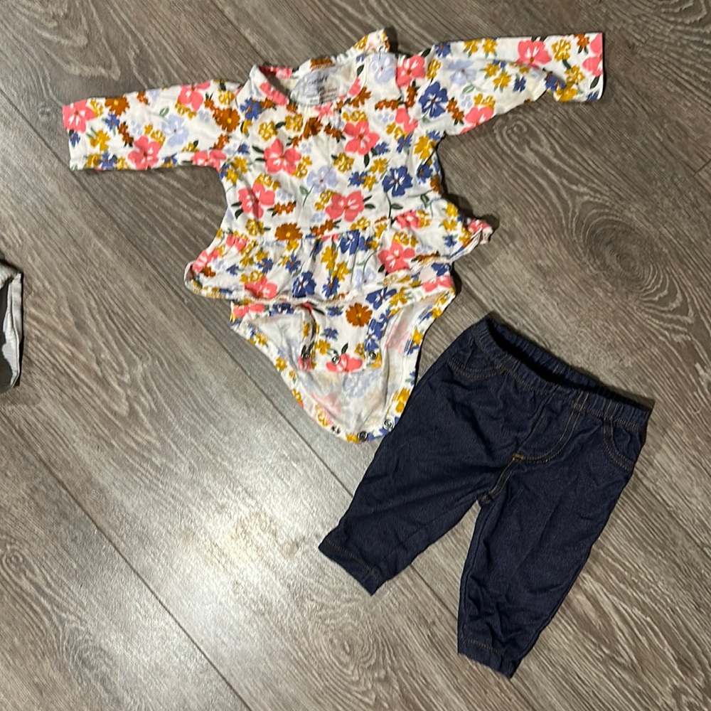 Cute outfit floral with peplum ruffle and jeans